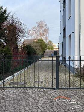 Straßenansicht - 3 Zimmer Doppelhaushälfte zur Miete in Berlin / Niederschönhausen