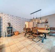 Wohnen im Grünen: Großzügiger Bungalow mit hochwertiger Ausstattung auf sonnigem Südgrundstück direkt am Waldrand. - Schönwalde-Glien Schönwalde-Siedlung