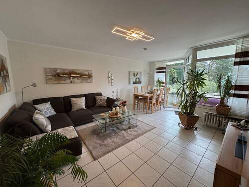 Wohnzimmer 2 - Moderne 3 Zimmerwohnung in gepflegtem Mehrfamilienhaus Nähe Pahlkebad