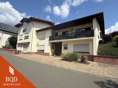 Hausansicht - Wohnen mit Weitblick und Ruhe! - 338.000,00&nbsp;EUR Kaufpreis, ca.&nbsp; 256,00&nbsp;m&sup2;&nbsp;Wohnfl&auml;che