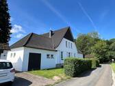 Ansicht vorne - Liebhaberobjekt: Alte Dorfschule als Dreifamilenhaus in Traumlage! 32257 Bünde-Muckum