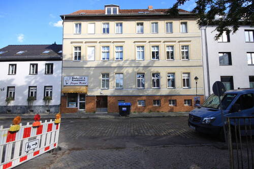 Hausansicht - 4 Zimmer Etagenwohnung zur Miete in Nauen