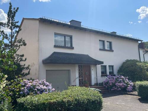 Objektansicht - **Freistehendes Einfamilienhaus mit Garage in Arnsberg-Müschede**