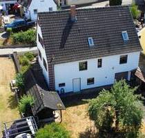 Zeitlos schön: Altbau-Charme trifft gepflegte Wohnqualität - EFH in Mitteleschenbach