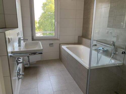 Bad - Etagenwohnung mit 75,10 m&sup2; in Fürth zur Miete