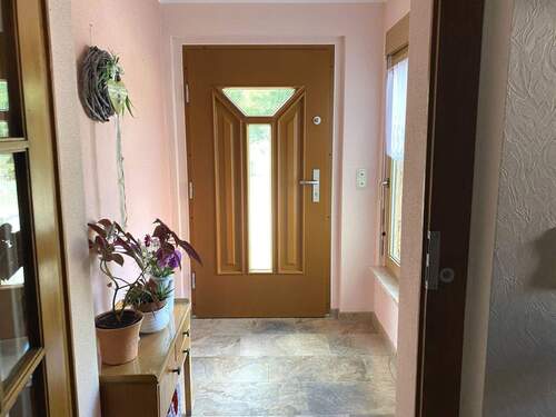 Hauseingangstür - 5 Zimmer Einfamilienhaus in Kahla