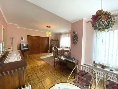 Erdgeschoss: Wohn- und Esszimmer aus anderem Blickwinkel - 