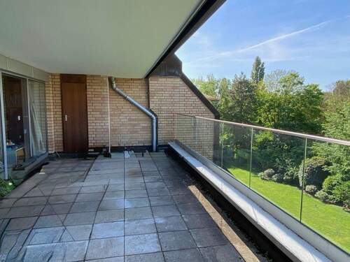 Balkon - Großzügige 3-Zimmer-Wohnung mit Südbalkon und Tiefgarage