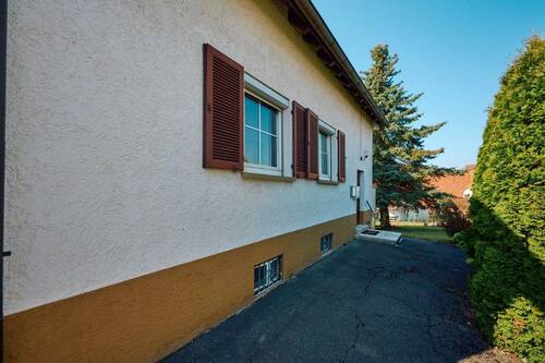 Objektansicht mit Hauseingang - Einfamilienhaus mit 133,70 m&sup2; in Gosheim zum Kaufen