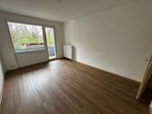 Wohnzimmer - Helle 3-Zimmer-Wohnung im Erdgeschoss mit Balkon!