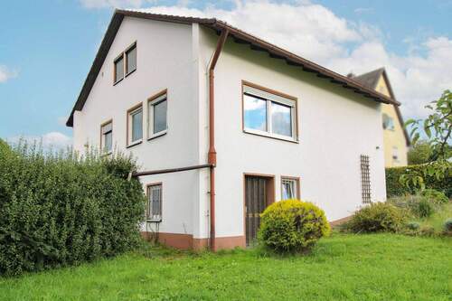 Hausansicht - 4 Zimmer Einfamilienhaus zum Kaufen in Eggolsheim