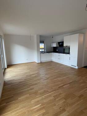 Wohnzimmer1.jpeg - 4 Zimmer Etagenwohnung zur Miete in Erlangen