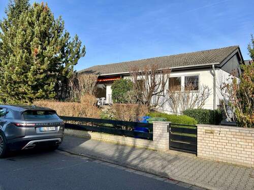 Straßenansicht - Großzügiges & modernisiertes Familienhaus in ruhiger Lage von Dieburg