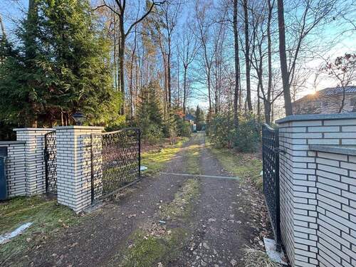 Tor - 8 Zimmer Mehrfamilienhaus, Wohnhaus in Wenzendorf