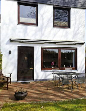 01) Haus Ansicht - Schönes Endreihenhaus in toller Lage in Hittfeld vonan Privat