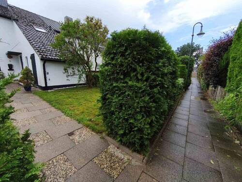 Zuwegung zum Haus - 4 Zimmer Reihenmittelhaus zum Kaufen in Moorrege