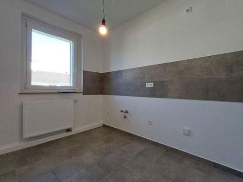 20251002_135326 - 4-Zimmer-Wohnung mit Balkon! - 899,00 EUR Kaltmiete, ca.  87,90 m² Wohnfläche