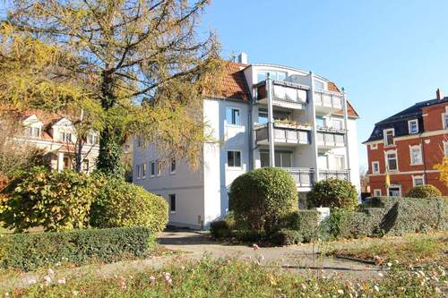 Straßenansicht - Leerstehende 3 Zimmer Wohnung mit drei PKW Stellplätzen