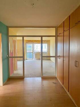 Flur mit Blick ins Wohnzimmer - 