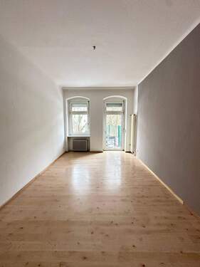 Zimmer 2 - Bezugsfreie, helle 2-Zi.-Wohnung im EG mit großem Garten in einem schönen Altbau in Reinickendorf!