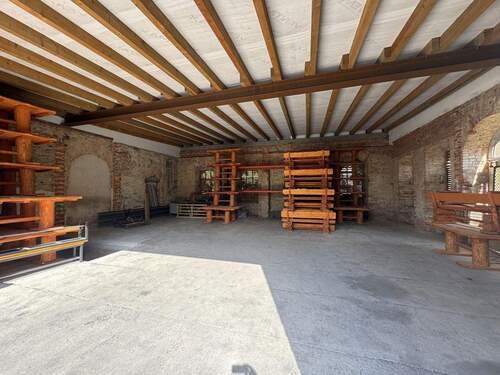 zweite Halle am Steuerbüro - 