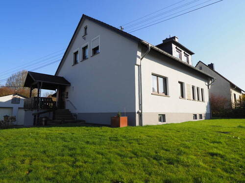 Seitenansicht - 8 Zimmer Einfamilienhaus zum Kaufen in Ransbach-Baumbach