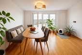 Wohnzimmer - Exklusive 3-Zimmer-Wohnung mit Glasfront, Balkon & TG-Stellplatz