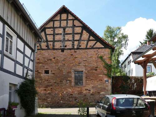 Giebelseite zur Straße - 