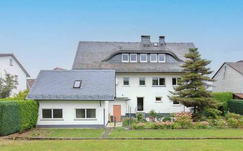 Außenansicht - Ein Zuhause voller Wärme und Möglichkeiten - großzügiges Einfamilienhaus mit Traumgarten in Driedorf