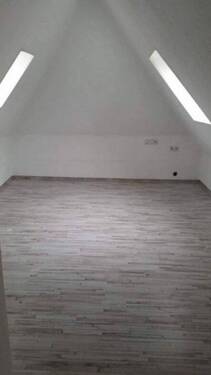 Zimmer_Spitzboden - Etagenwohnung mit 94,10 m&sup2; in Oberderdingen zum Kaufen