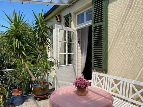 Sonnenplatz zum Verweilen - Charmantes Wohnhaus mit Potenzial und großen Grundstück in Detmold-Stadt