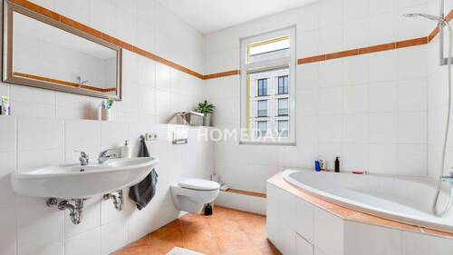 Badezimmer 1 - Etagenwohnung mit 72,40 m² in Berlin zum Kaufen