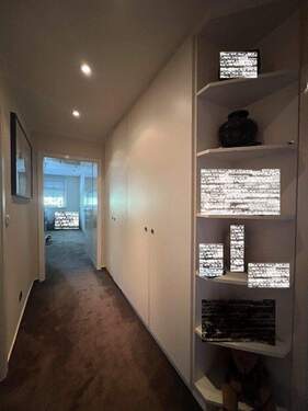 16. Haus re. Flur OG - 