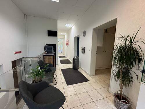 20. Haus li. Empfangsbereich Büro - 