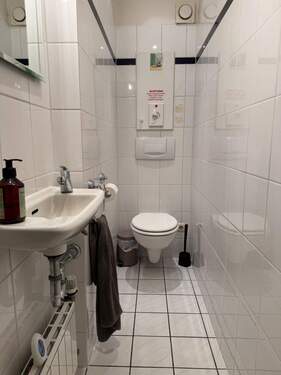 24. Haus li. Gäste-WC - 