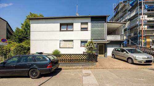 Außenansicht 1 - Mehrfamilienhaus mit Garten, Balkon und Raum für bis zu drei Wohnungen