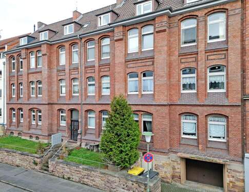 Ansicht Südost Straße - Vermietete 4-Zimmer-Wohnung in charmantem Altbau, KS-Südstadt, unterhalb Weinberg