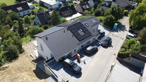 Außenansicht Drohne 2 - Doppelhaushälfte mit 152,00 m&sup2; in Königsbach-Stein zum Kaufen