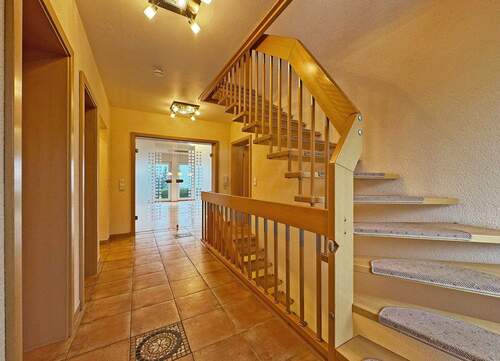 Eingang - 7 Zimmer Einfamilienhaus in Rockenberg