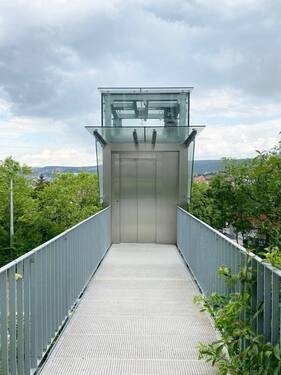 mit dem Aufzug nach oben - 2 Zimmer Etagenwohnung zur Miete in Stuttgart