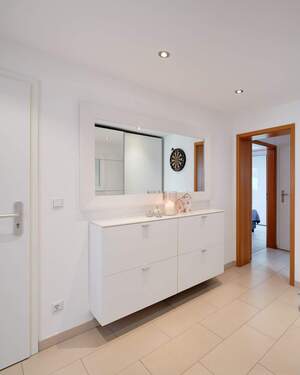 Großer geräumiger Eingangsbereich - 3 Zimmer Terrassenwohnung in Wernau (Neckar)