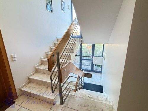 Freudliches Trepenhaus - 