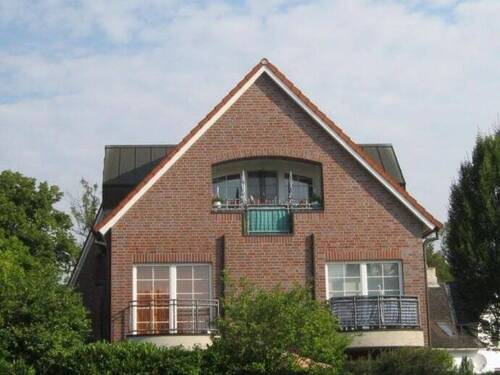 rückwärtige Ansicht mit Balkonen - Große 2-Zimmer-Wohnung mit guter Verkehrsanbindung