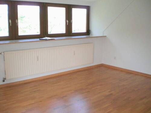 Helles Wohnzimmer - 2 Zimmer Etagenwohnung zur Miete in Nürnberg