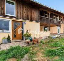 Modernisiertes Bauernhaus auf ca. 5.981?m² mit Pferdestall & Potenzial für weiteres EFH - Osterhofen Königsöd