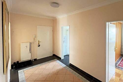 Eingangsflur mit schönen Mosaikfliesen - 