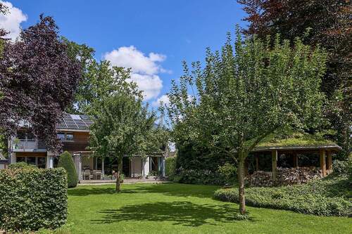 idyllischer Garten - Einfamilienhaus mit 327,00 m&sup2; in Hoisdorf zum Kaufen