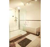 Ruhig gelegene 2-Zimmer Wohnung (UG) mit Freisitz und Stellplatz sowie Nebenkostenpauschale - Amberg Gärbershof