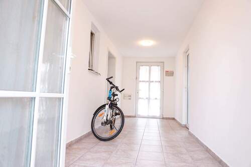 Eingangsbereich Haus - 2 Zimmer Etagenwohnung zur Miete in Amberg