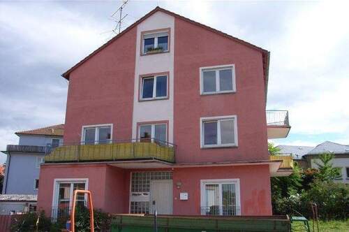 Ansicht mit Hauseingang - 4 Zimmer Etagenwohnung zur Miete in Kitzingen